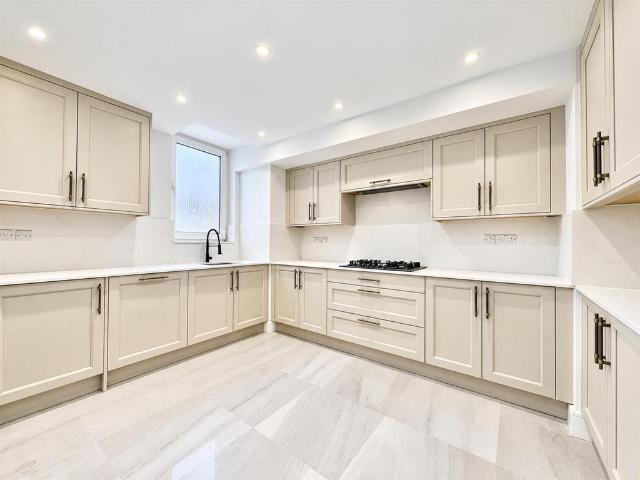 Flat for sale in Wheatlands Estate, Greater London