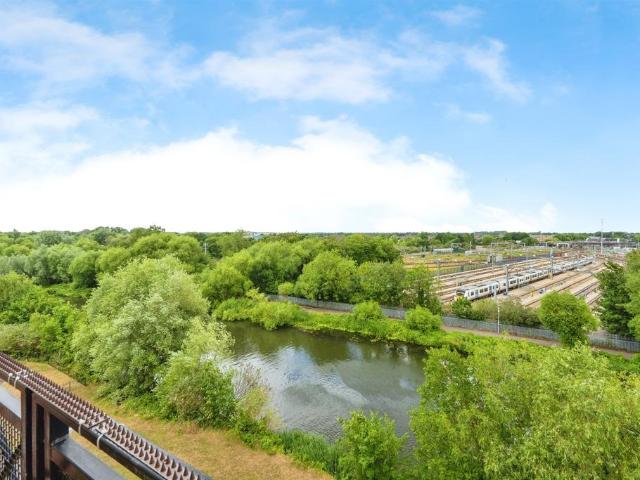 Flat for sale in Cauldwell, Bedford