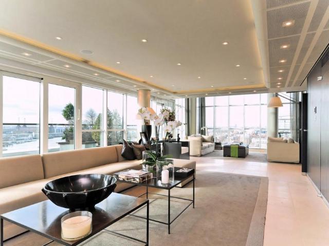 Flat for sale in Vauxhall, Greater London
