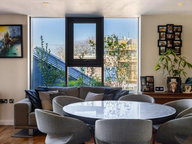 Flat for sale in Fulham, Walham Green