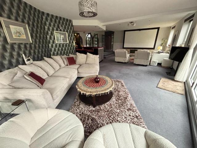 Flat for sale in Georgia, Greater Manchester
