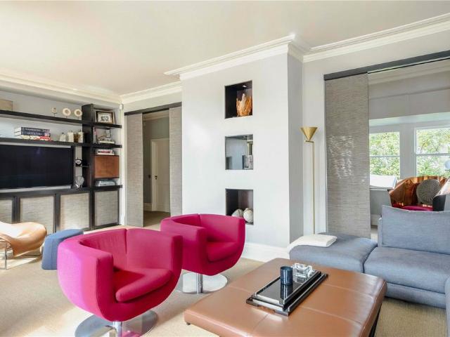 Flat for sale in Royal Borough of Kensington and Chelsea, Greater London