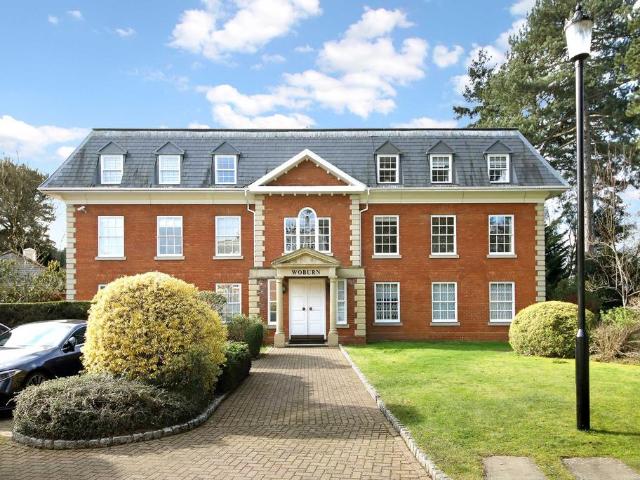 Flat for sale in Sunningdale