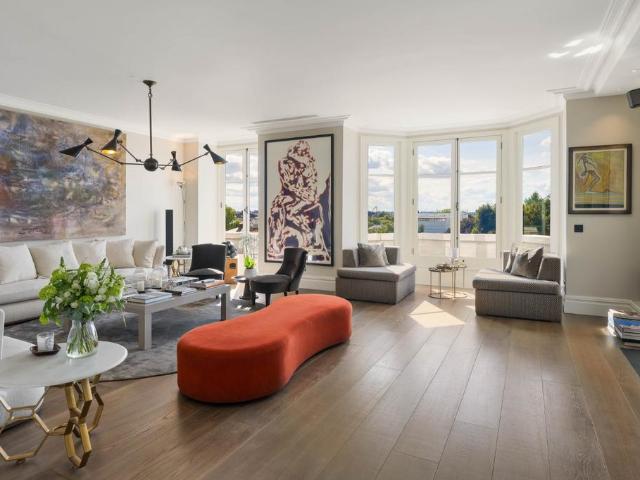 Flat for sale in Brompton, Greater London