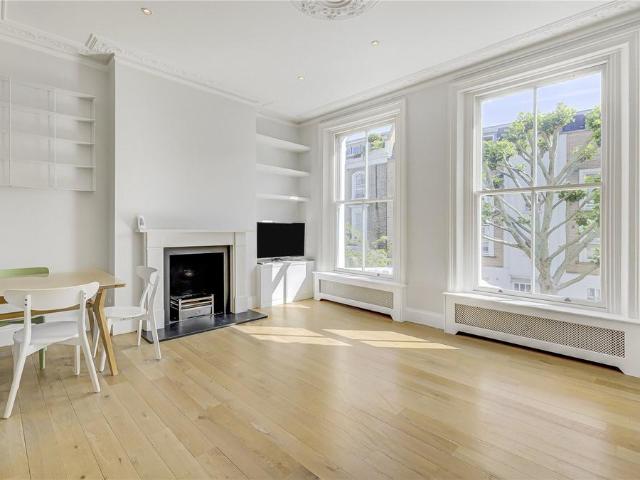 Flat for sale in Earl's Court, Greater London