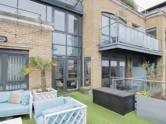 House for sale in Brentford End, Greater London