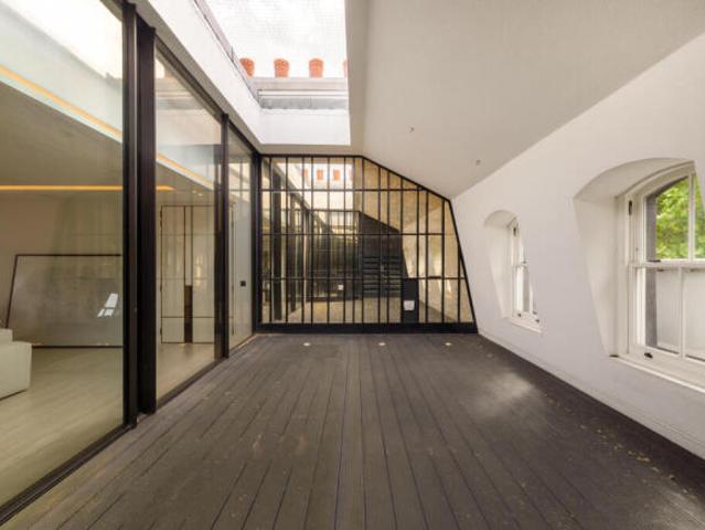 Apartment for sale in Bayswater, Greater London