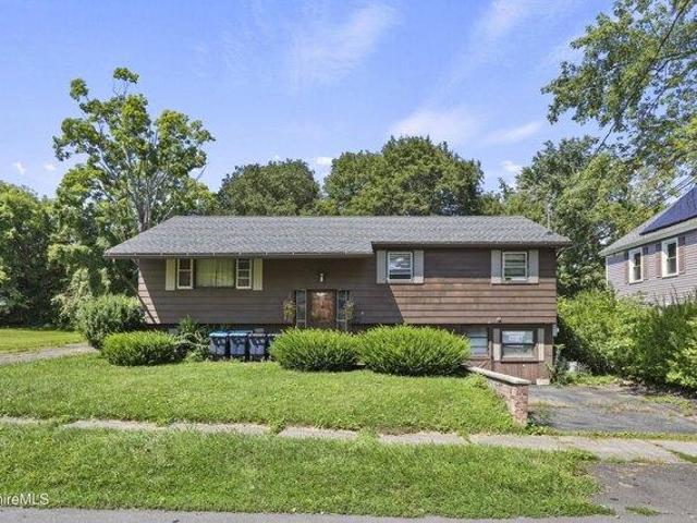 House for sale in Pontoosuc, Pittsfield