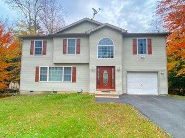 House for sale in Pocono Summit
