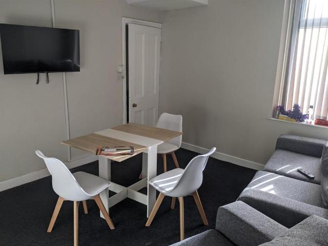 Flat for rent in Bowerham, Bare