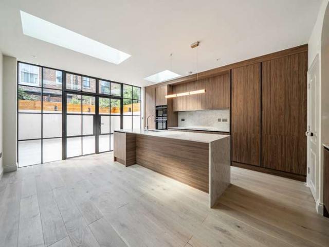 Property for sale in Shepherd's Bush, Greater London