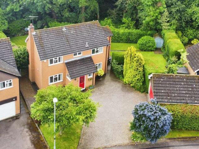 Property for sale in Oadby, Leicestershire