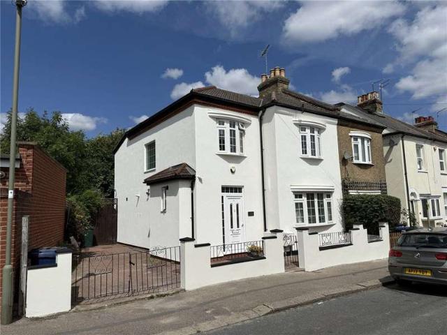 Property for sale in Oakleigh Park, Greater London