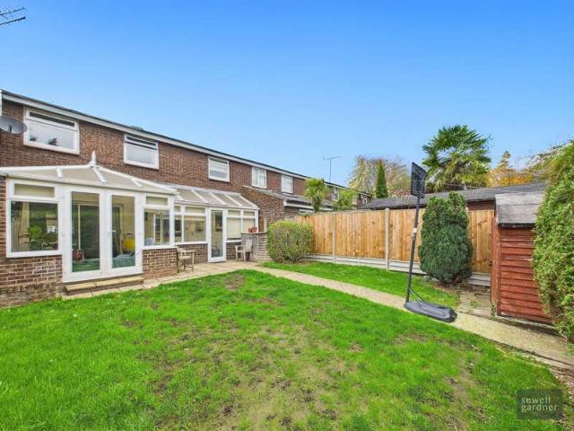 Property for sale in The Cedars Estate, Batchworth