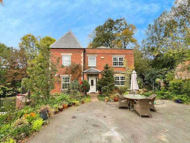 Property for sale in Grantham, Barholm