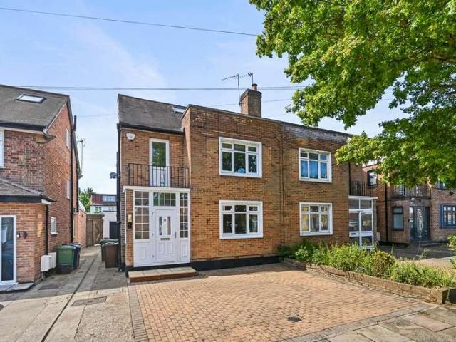 Property for sale in Pinner, Isle Of Man