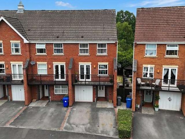 Property for sale in Newstead, Longton