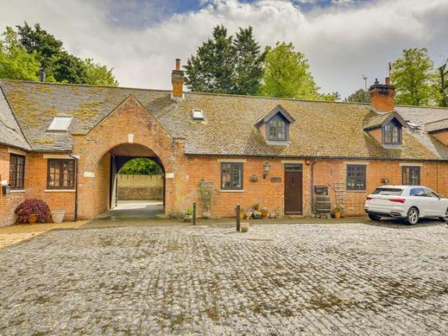 Property for sale in Mentmore, Ledburn