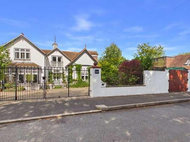 Property for sale in Caterham on the Hill, Hillview