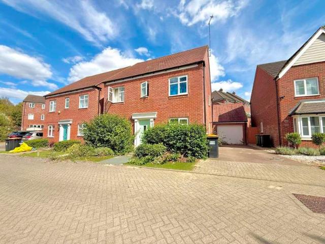 Property for sale in Houghton Regis, Bedfordshire