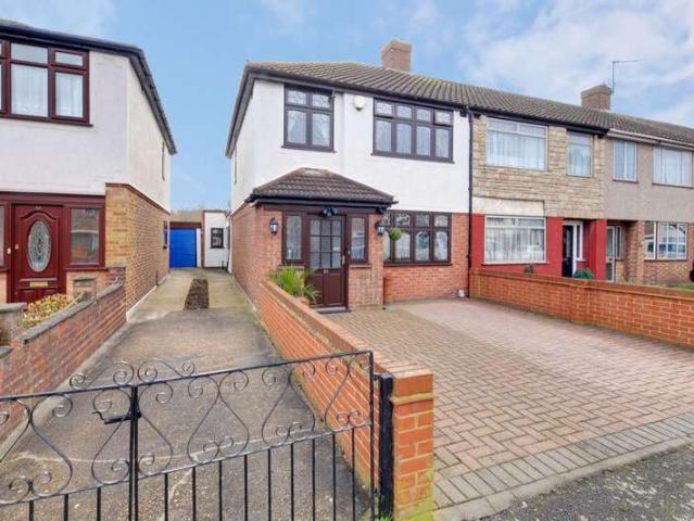 Property for rent in South Hornchurch, Greater London