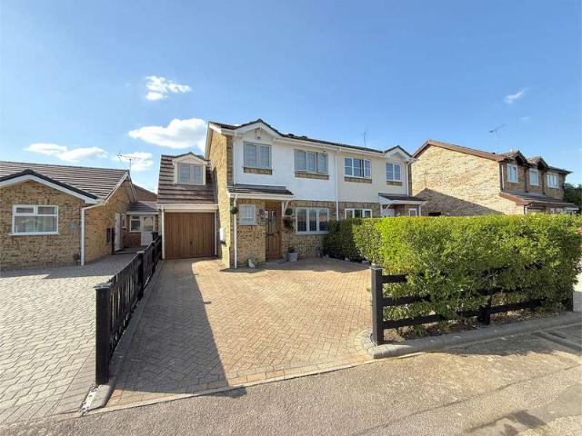 Property for sale in Bramingham Park, Luton