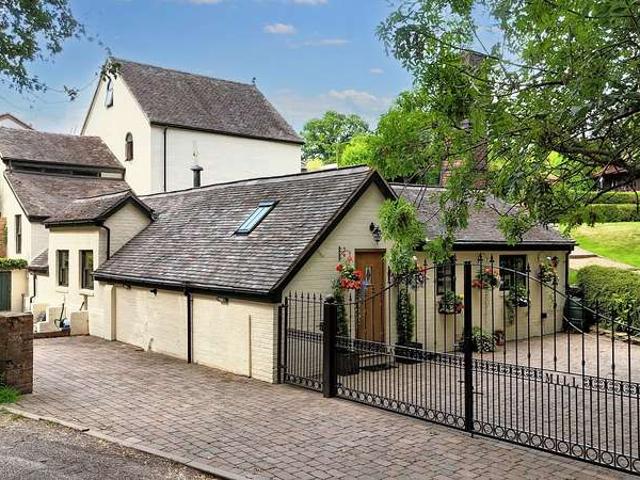 Property for sale in Stone, Baswich