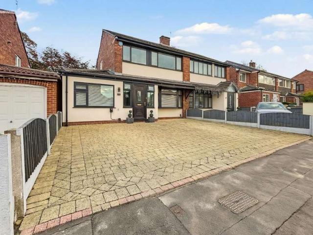 Property for sale in Prestolee, Bolton
