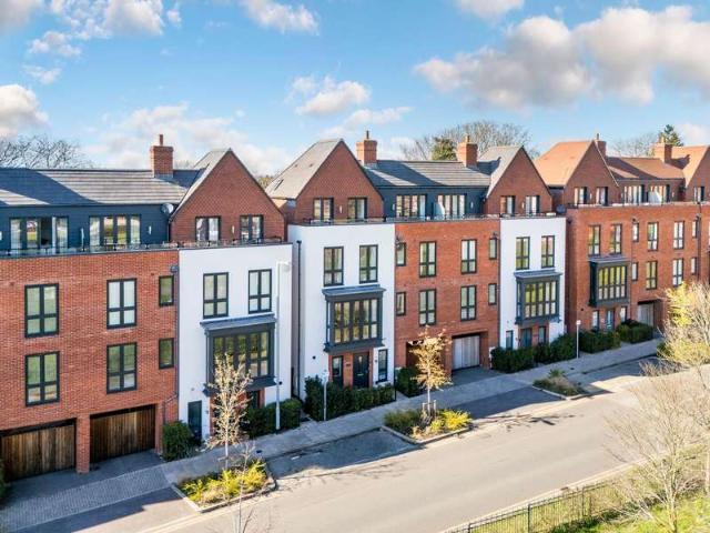 Property for sale in Emmbrook, Wokingham