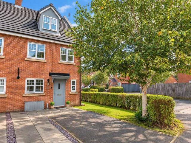 Property for sale in Pimhole, Bury