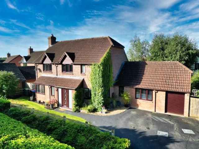 Property for sale in Fenny Stratford, Milton Keynes