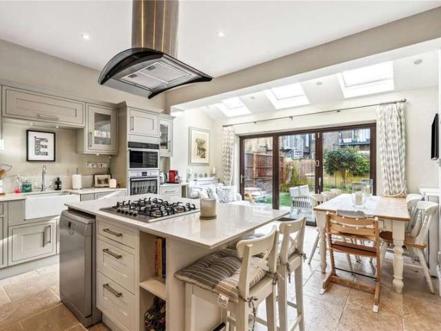 House for sale in Earlsfield, Greater London