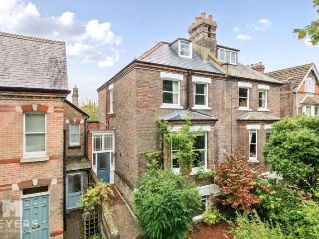 Property for sale in Fordington