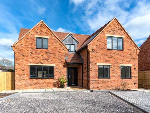 Property for sale in Ickford