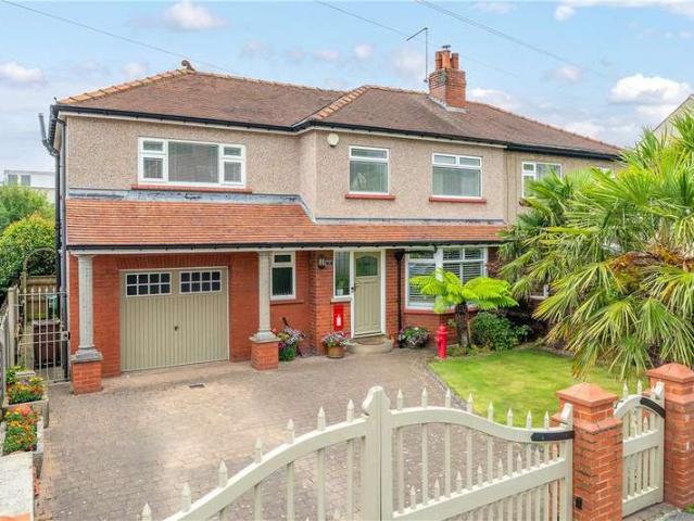 House for sale in Ben Rhydding, Bradford