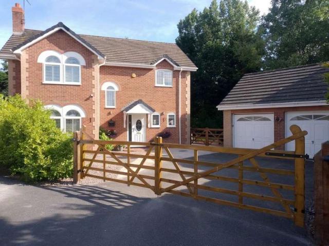 Property for sale in Calveley
