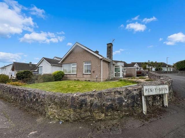 Property for sale in The Knap, Barry