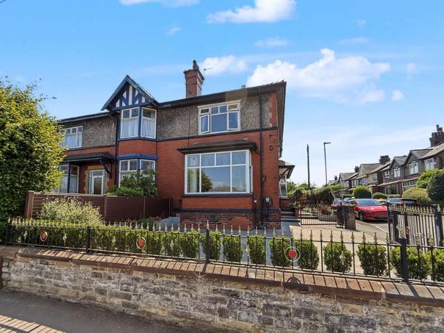 Property for sale in Chapel Field, Bury