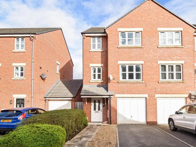 House for rent in Belle Isle, West Yorkshire