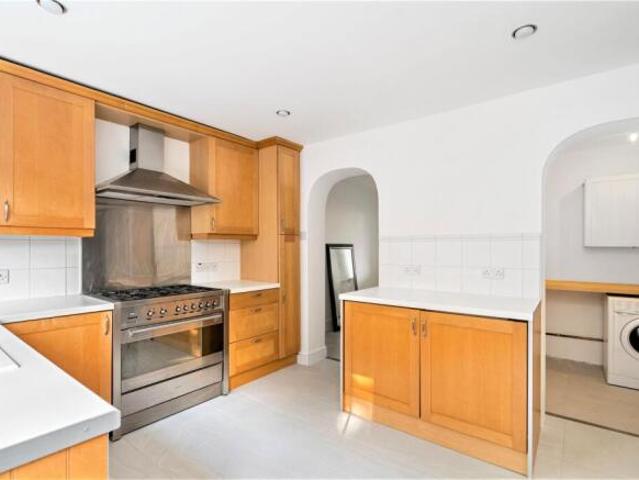Property for rent in Cat Hill, England