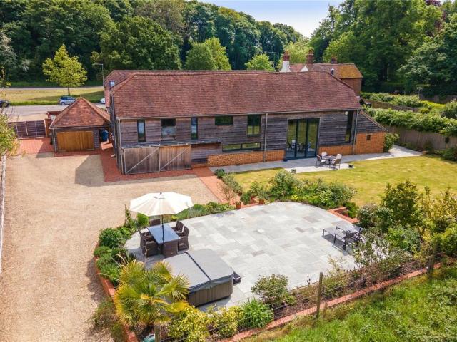 House for sale in Knowl Hill, Hurley