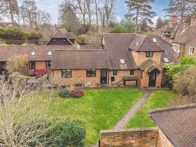 House for sale in Beaconsfield, Penn Bottom