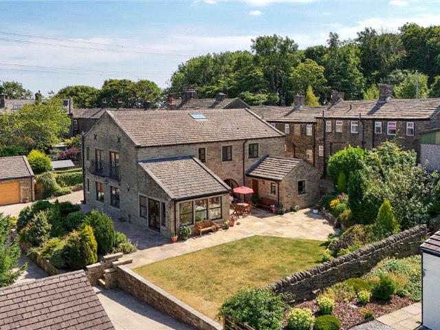 House for sale in Westwood Park, Queensbury