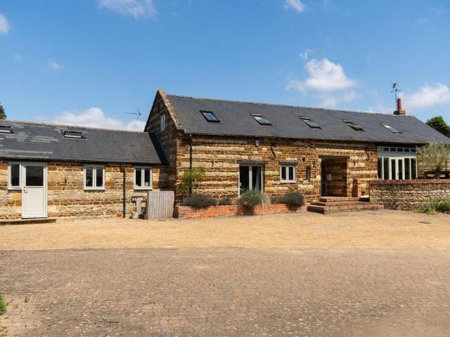 House for sale in Moreton Pinkney, Northamptonshire