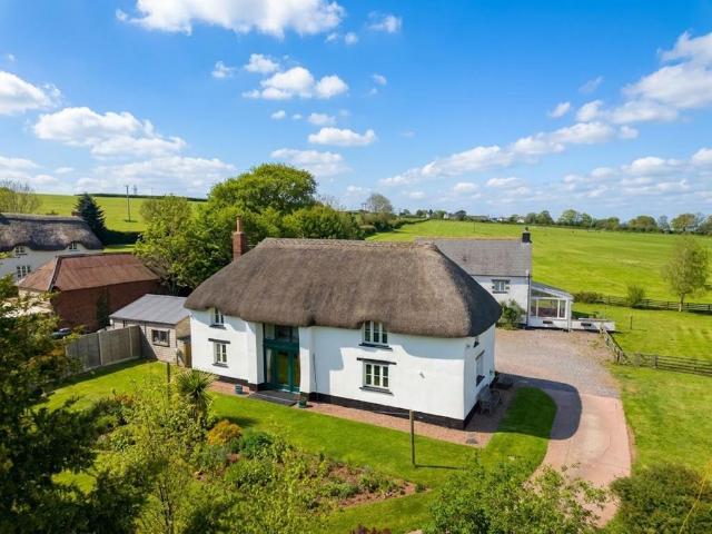 House for sale in Weir Quay, Devon