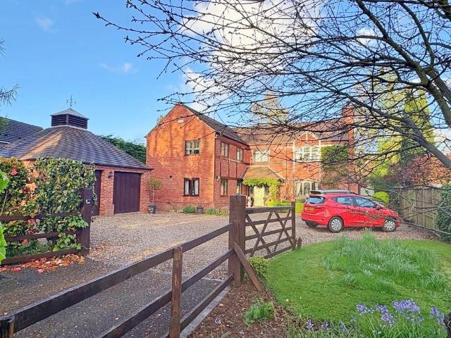 House for sale in Green Close, Warwickshire