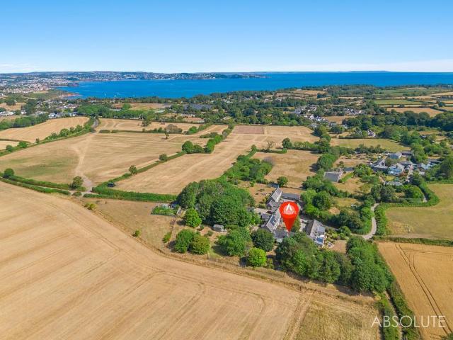 House for sale in Broadsands