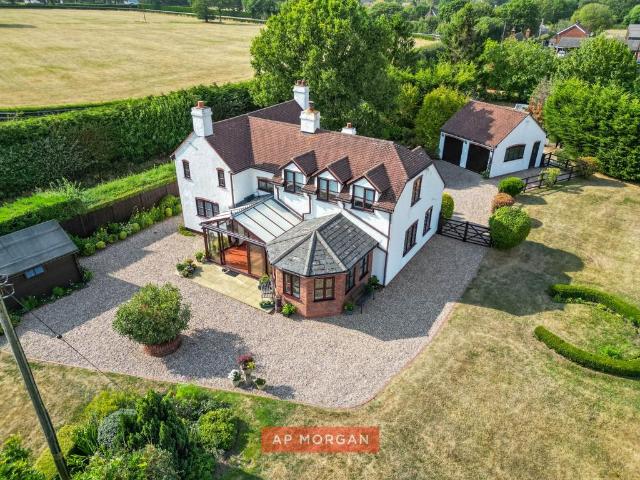 House for sale in Bromsgrove, Worcestershire