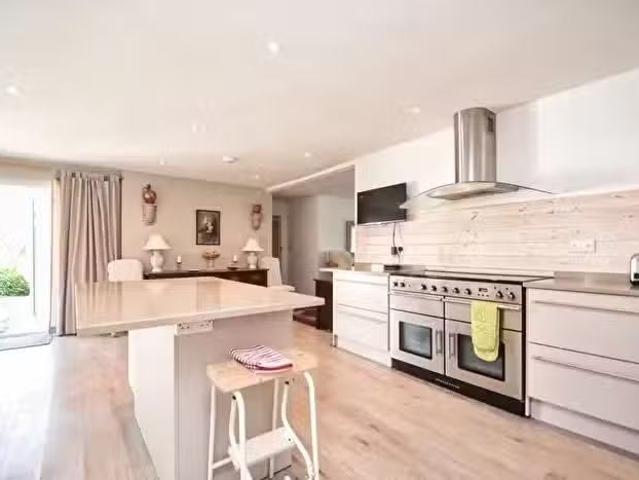 House for sale in Upcott