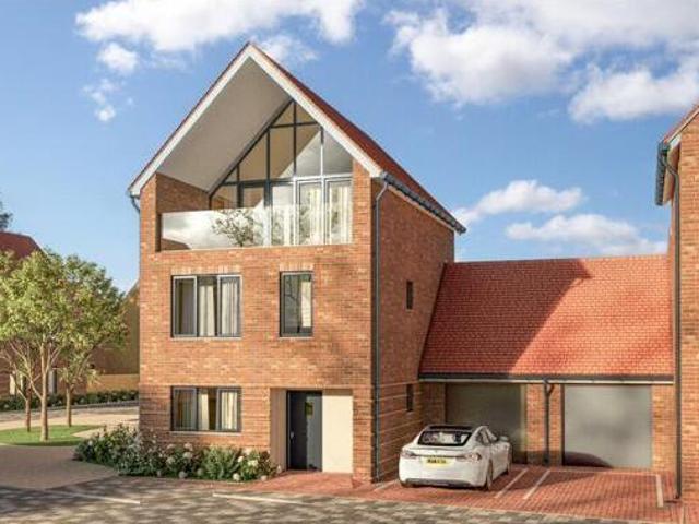 House for sale in West Byfleet, Woking